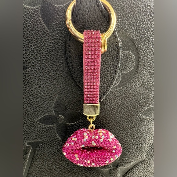 New Hot Pink & Iridescent Austrian Crystal Lips Purse Bag Charm Keychain - 5” - Picture 4 of 5